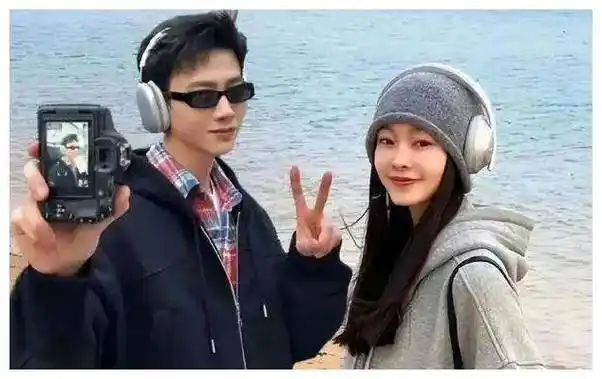 宋轶回新加坡探亲,嫂子晒合照全家都是高颜值,宋母气质儒雅_发展_恋情