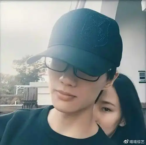 许嵩黄龄复合7年前频繁互动后再无交集新专辑封面却露出端倪