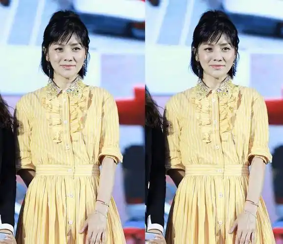 奔三奔四的女人,都学胡可这样穿,糖果色小裙子清爽又减龄_心态_女性