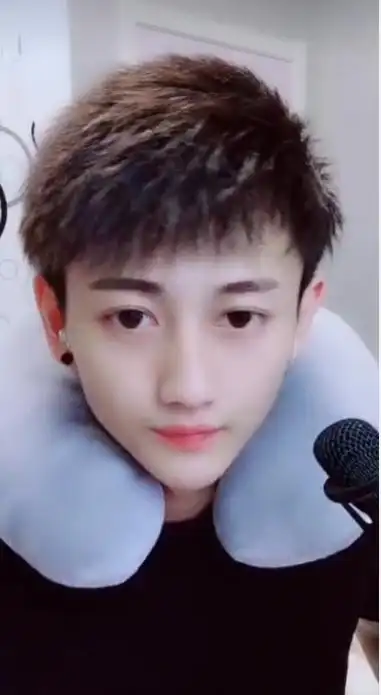 火山主播小阿宇直播间接神秘连线邀请,令粉丝感动不已!