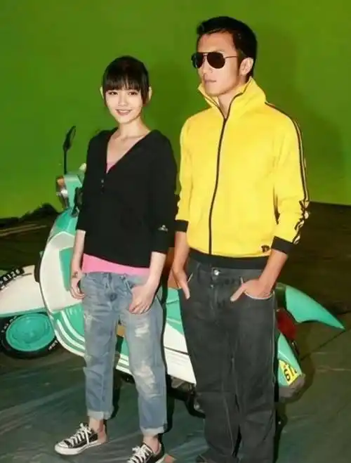 5的谢霆锋站在身高163的大s旁边,他才显得很高大_帅哥_身材_样子