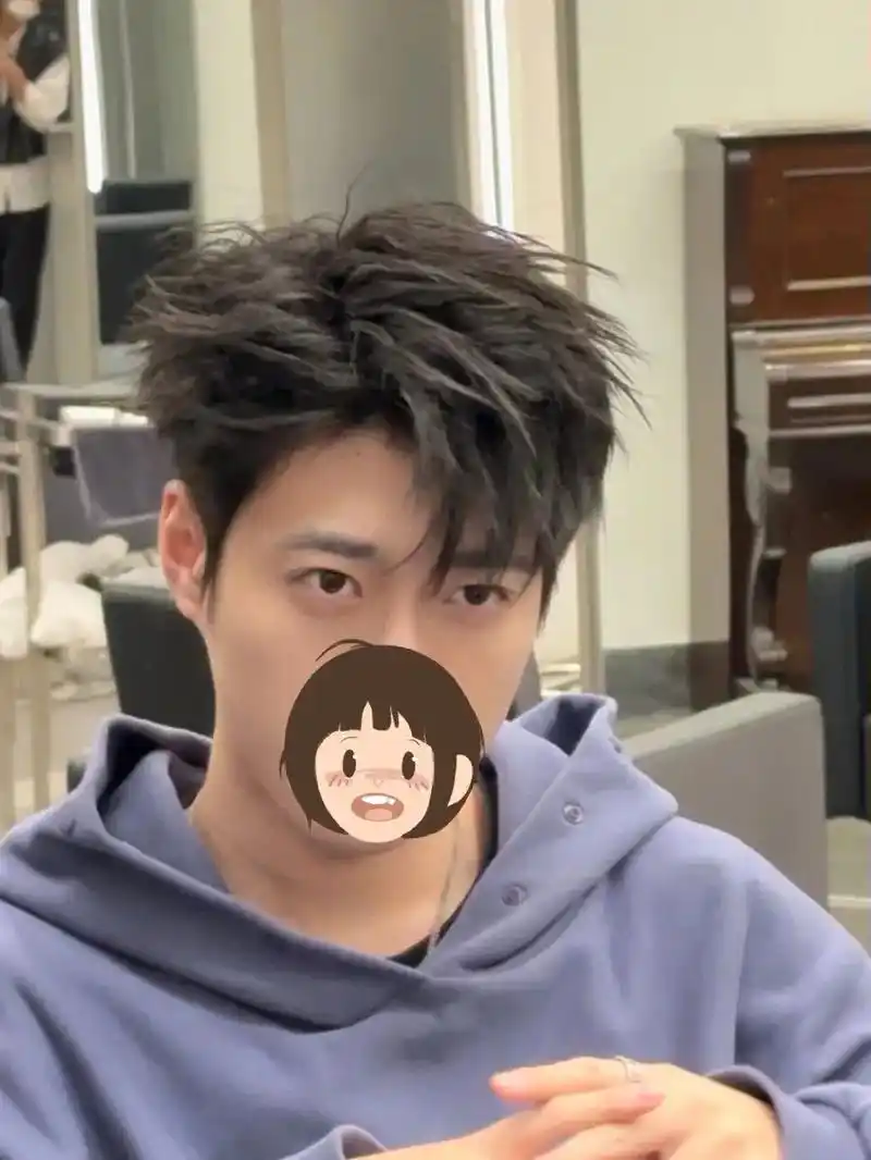 三七侧分 这也太帅了吧 被问疯了 凌乱感三七侧分~ 时尚高级蓬松三七