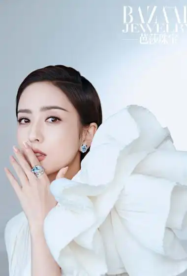 佟丽娅真空西装酷飒时尚写真25