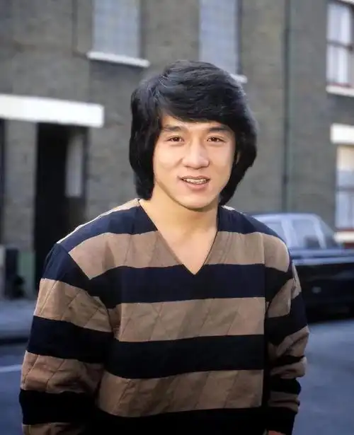 成龙:刚走红时报复性消费,一年吃饭就花1600万元