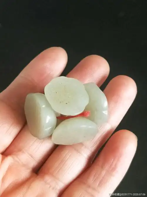 清代和田玉扣子5个