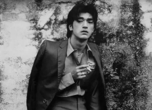 这明眼人一看就知道,年轻时候的金城武还真的是帅的没有朋友了