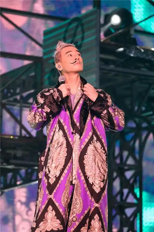 陈小春巡演登陆南京 打造科幻未来感主题舞台