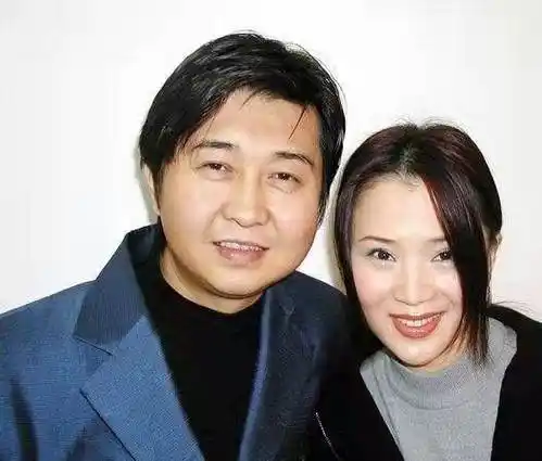 杨钰莹怒斥任静:你太不地道了,咱姐妹合照,把你老公带来干嘛?