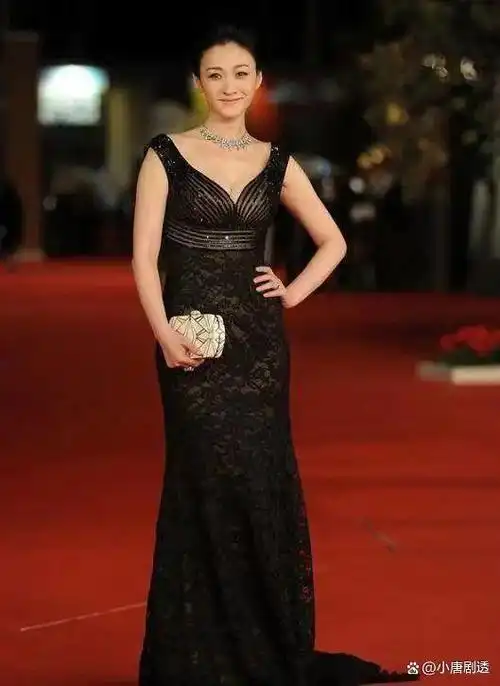 李小冉#李小冉,娱乐圈比较有代表性的实力派演员,舞蹈出身的她,外形