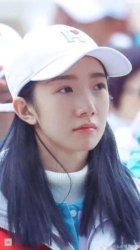 我信了孟美岐98的这几张素颜还挺嫩的