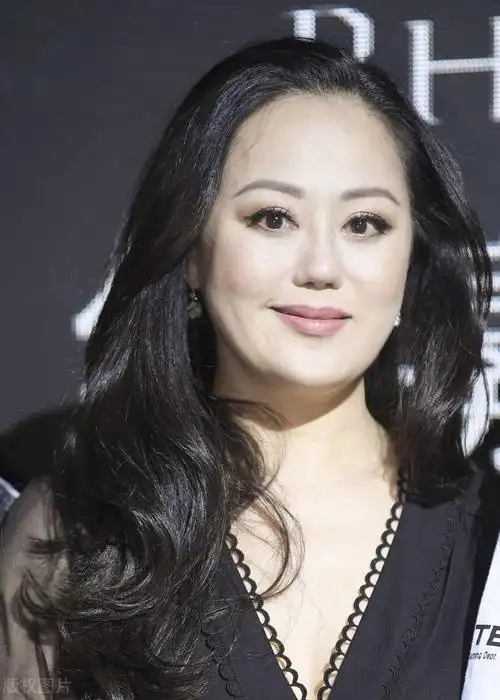 57岁章小蕙丰腴了又一次让人领略了她的美