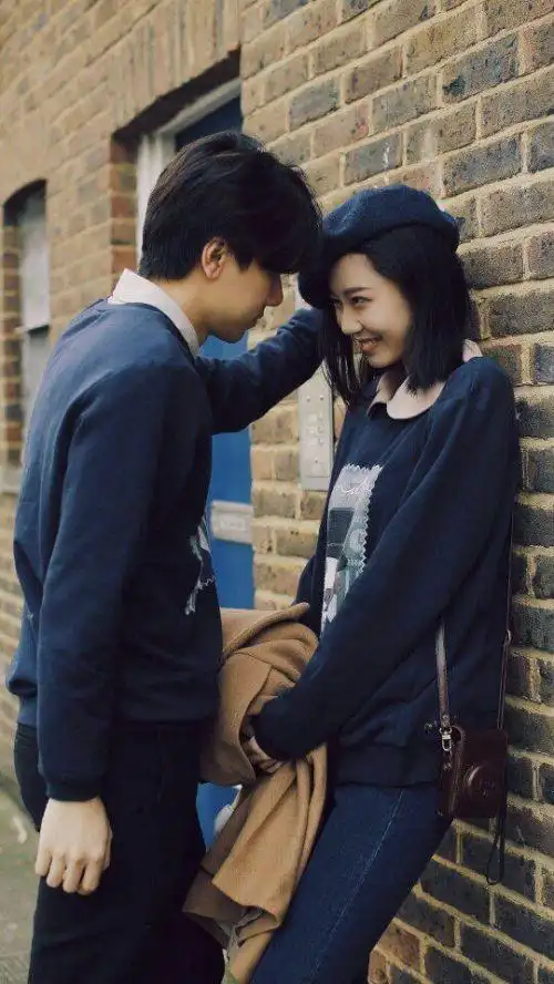 爱情不是闹着玩的 好看的情侣qq皮肤图片