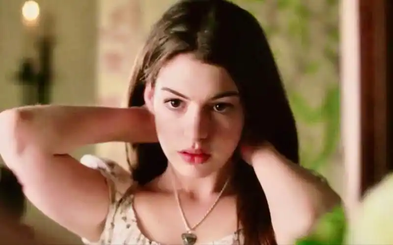 她从小就被女巫诅咒让她干嘛就得干嘛万一遇到坏人怎么办魔法灰姑娘