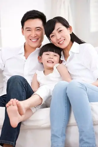 温馨的一家三口