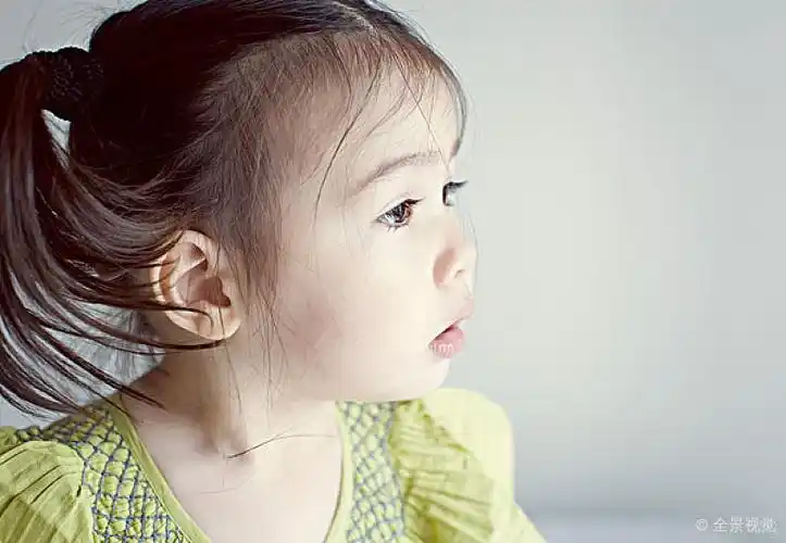 小女孩_辫子_侧面视角_头像_高清图片_全景视觉