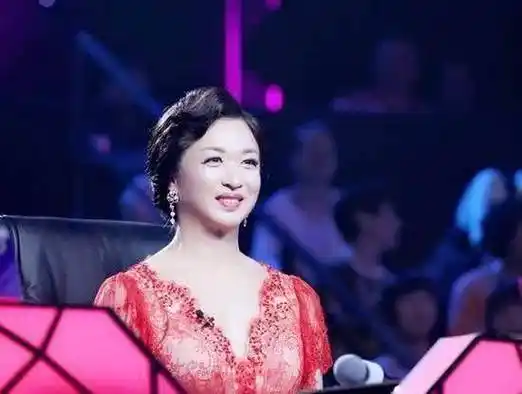 金星的前任媳妇叫肯波琳,肯波琳是艾力克的女友,而艾力克是