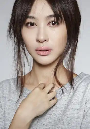 李菲儿清暖素颜写真洒泪惹人怜