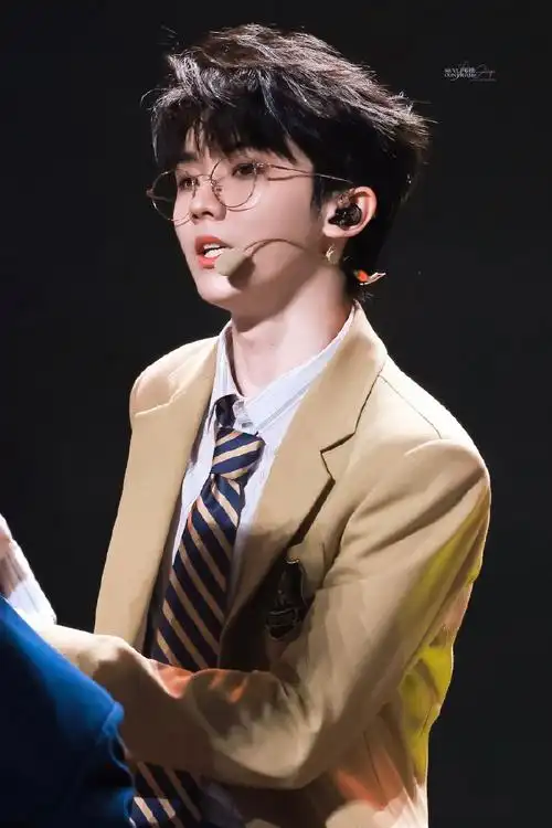 金丝眼镜这块马老师就没有输过#马嘉祺我们的歌##马嘉祺韩剧男主