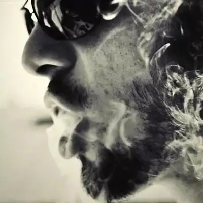 成熟男人抽烟头像很社会的大叔