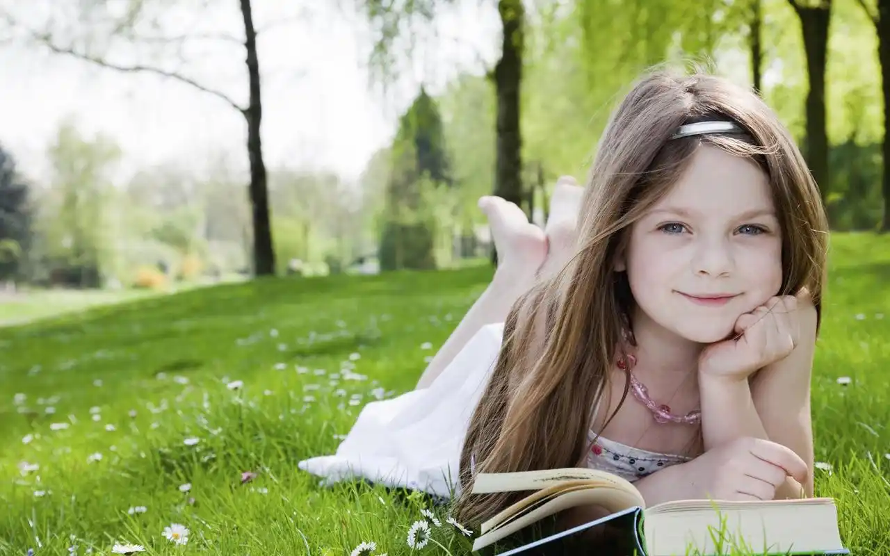 欧洲天真可爱小女孩唯美非主流高清写真桌面壁纸(二)