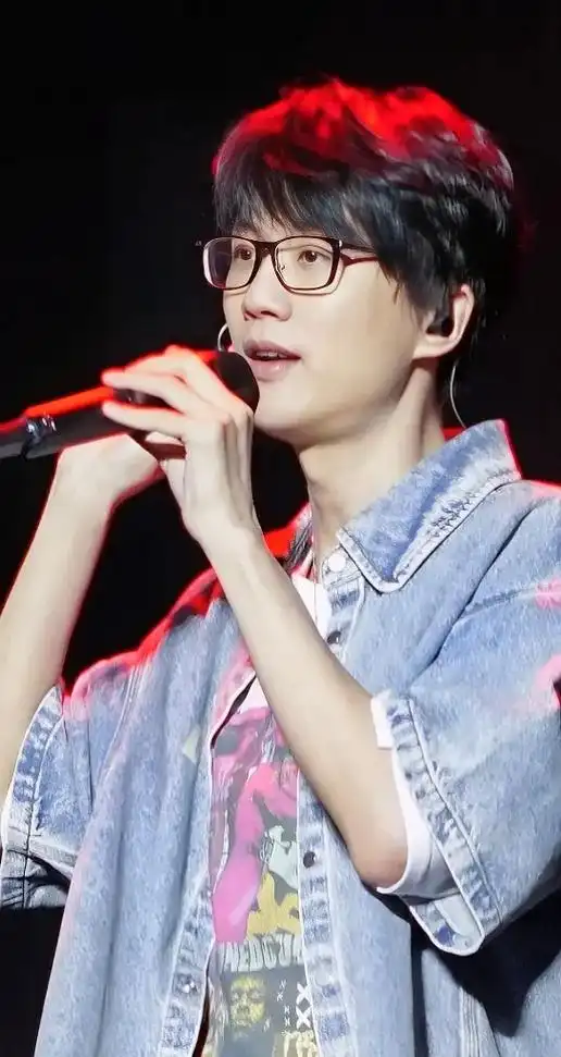 许嵩哥哥高清生图壁纸.