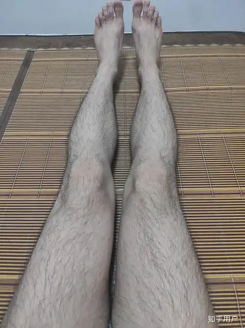 腿毛茂盛的男生夏天应该刮腿毛吗? - 知乎