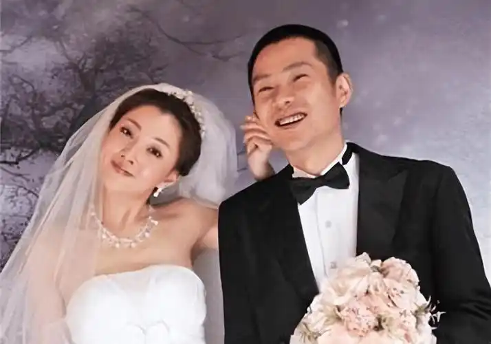 多辆豪车轮流开,如今45岁却活得像20岁_殷桃_孙东海_沈俊成