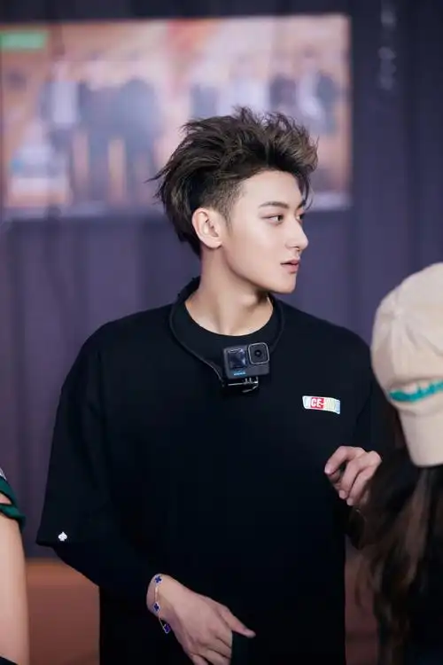 综艺之神再度降临,"比较可爱"的黄子韬@ace-youngkingyoungboss又将