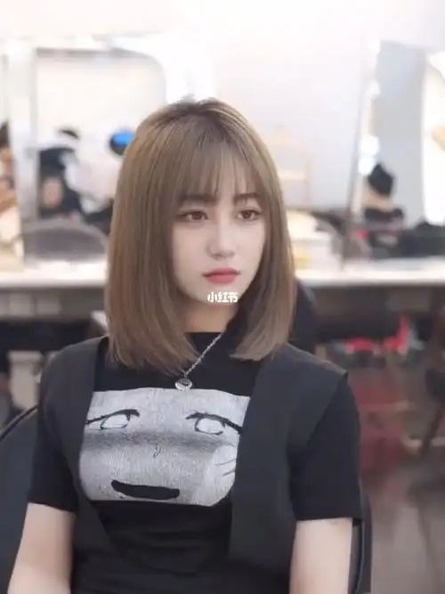 超a锁骨齐肩发甜酷减龄中发发型爱啦爱啦