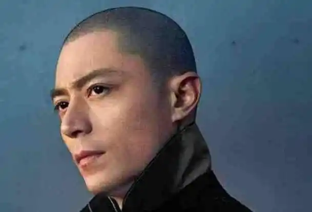 "光头"是考验明星颜值的标杆,刘德华,谢霆锋帅气,她辣眼睛_宁静_发型