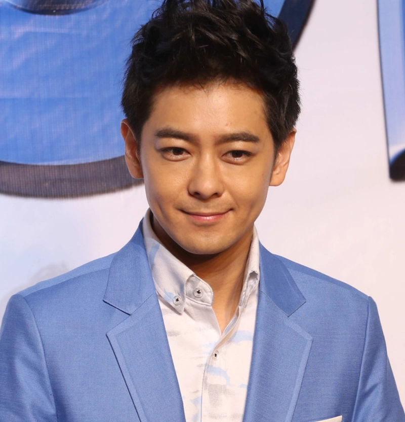 有酒窝的男星,李易峰可爱,张艺兴呆萌,而他的能夹一颗绿豆!