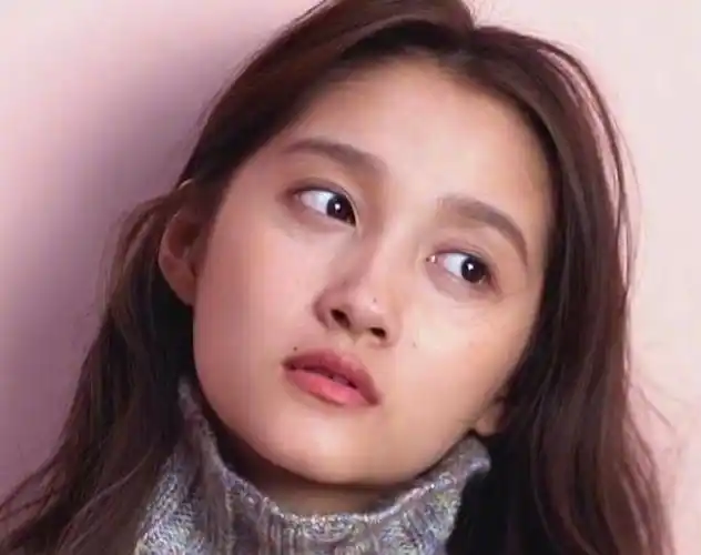 22岁关晓彤生图被疯传,素颜模样引争议,工作室道歉却无人接受_网易