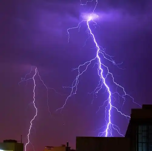 【诗歌】午夜的炮灰