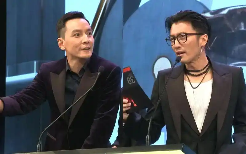 谢霆锋&吴彦祖颁发最佳视觉效果#第38届香港电影金像奖颁奖典礼_哔哩