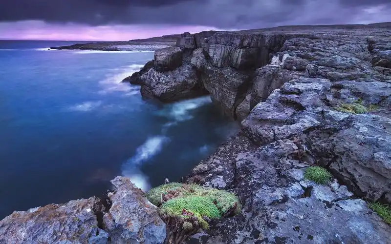 高清礁石海岸线风光电脑桌面主题壁纸图片下载