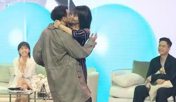 凭借贤妻人设爆火的刘涛,接连爆出丑闻,终被人设"反噬"?