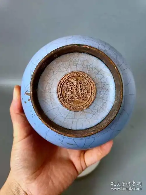 少见宋代官窑冰裂开片赏瓶