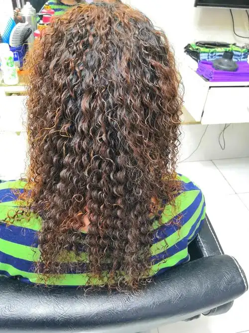 螺丝烫,适合发量少的姐姐们喔!