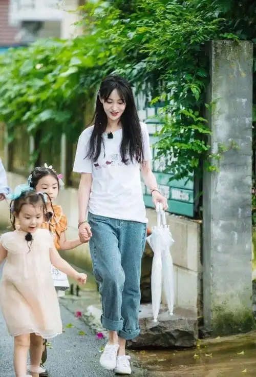 继弃养丑闻被封杀之后郑爽展现超强求生欲她应该得到原谅吗