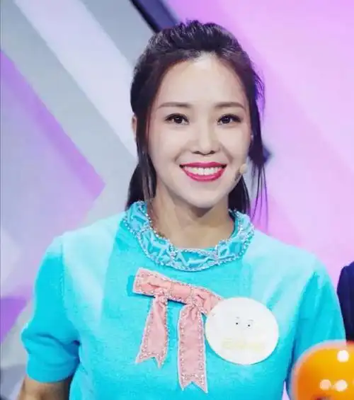 她是《爱是你我》的女声,曾在刀郎家住10年,走红后云朵去哪了?