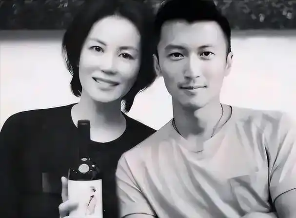 王菲与谢霆锋,两位音乐领域的传奇人物,其间的感情故事如同一曲悠扬的