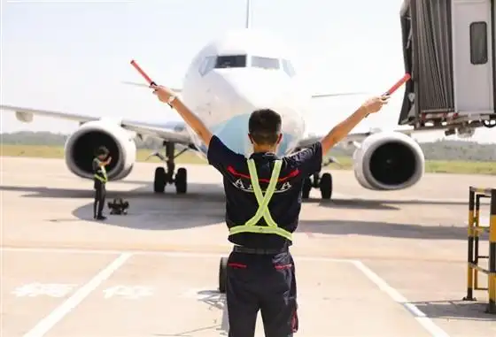 九华山机场地勤:"高烤"模式下的坚守者