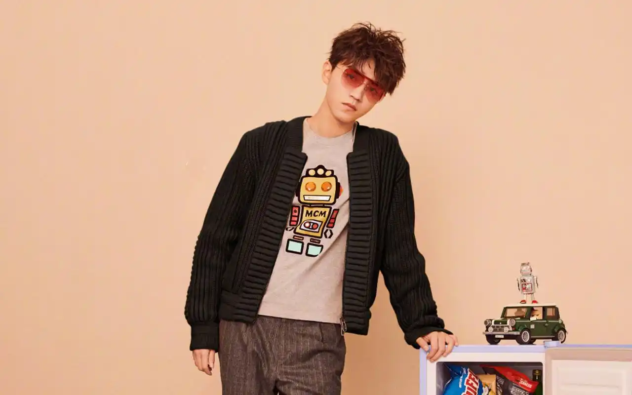 王俊凯帅气写真大片桌面壁纸