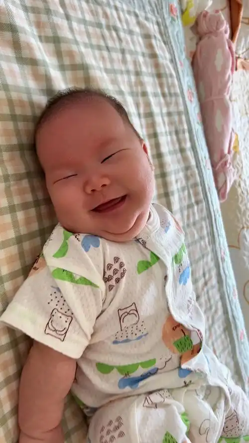 治愈系笑容宝宝 这才叫治愈人心#被小宝宝这表情拿捏了 - 抖音