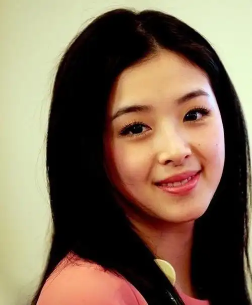 p>张含韵,1989年4月9日出生于四川省德阳市旌阳区,中国内地流行乐女