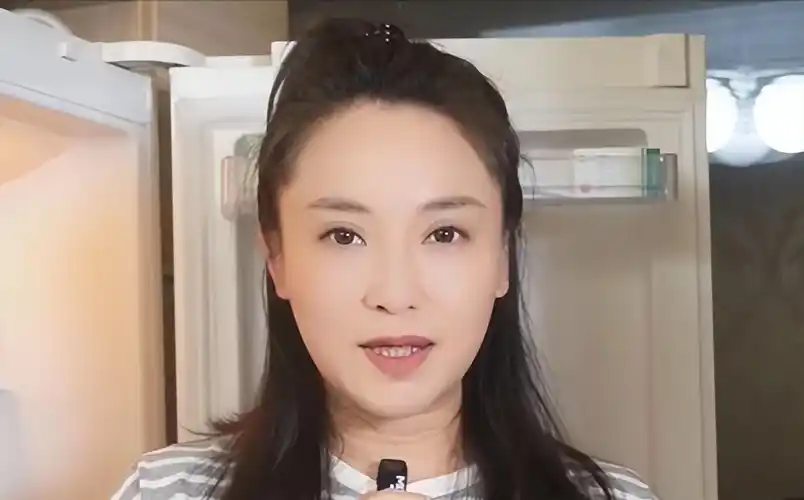 42岁主持朱赤丹官宣备孕,曾患脑垂体瘤影响生育,老公希望生俩娃_孩子