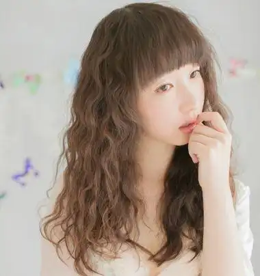 长发烫小波浪卷好看吗 长发小波浪卷冷烫发型图片