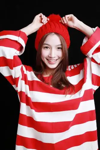 张南圣诞写真曝光 俏皮可爱温暖冬日