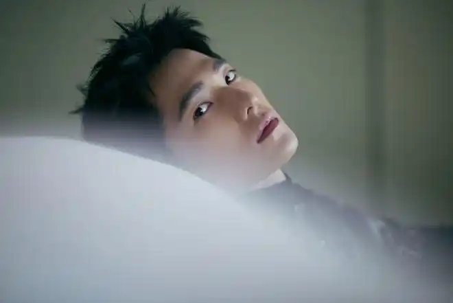 三七分的杨洋帅气剃短的杨洋硬汉简单发型也挡不了他的魅力