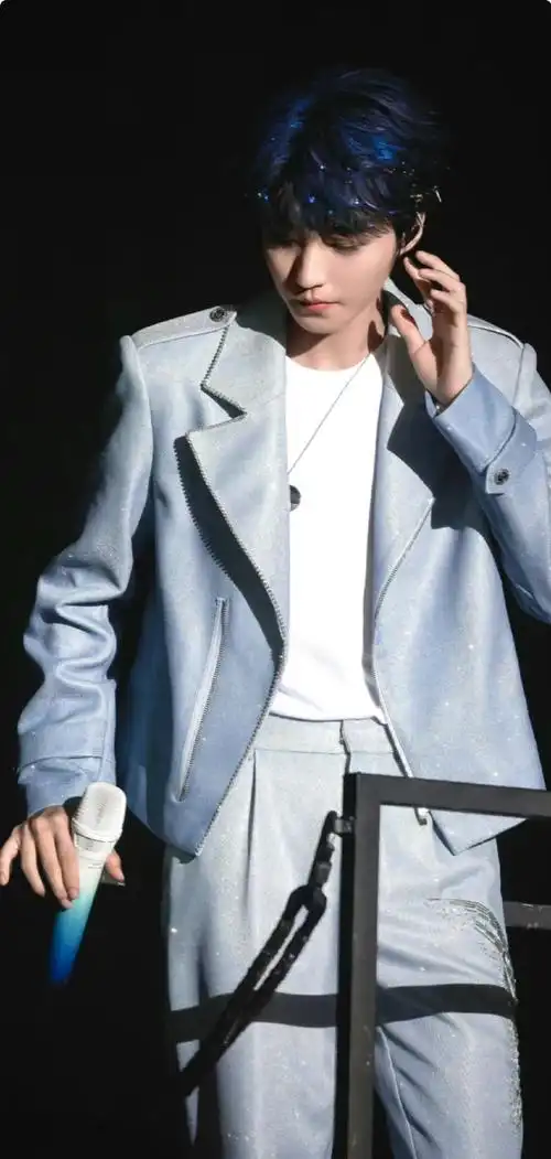 壁纸超话明星壁纸第299期|王俊凯